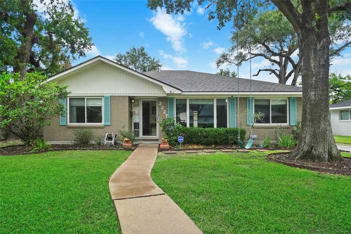 photo 1: 2227 Latexo Drive, Houston TX 77018