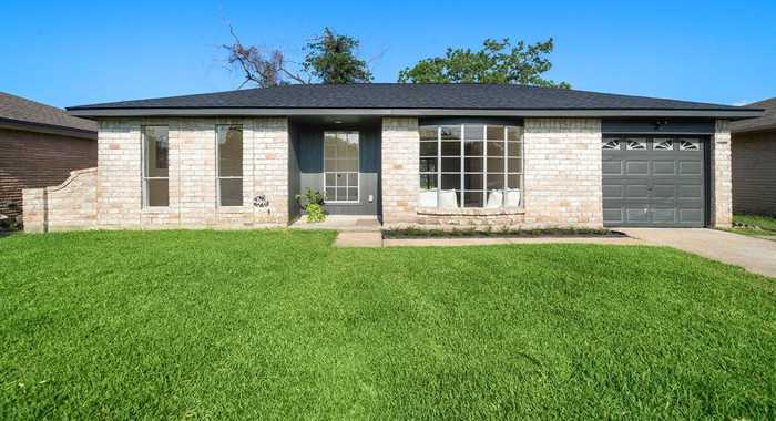 photo 1: 811 Hollycrest Drive, Channelview TX 77530