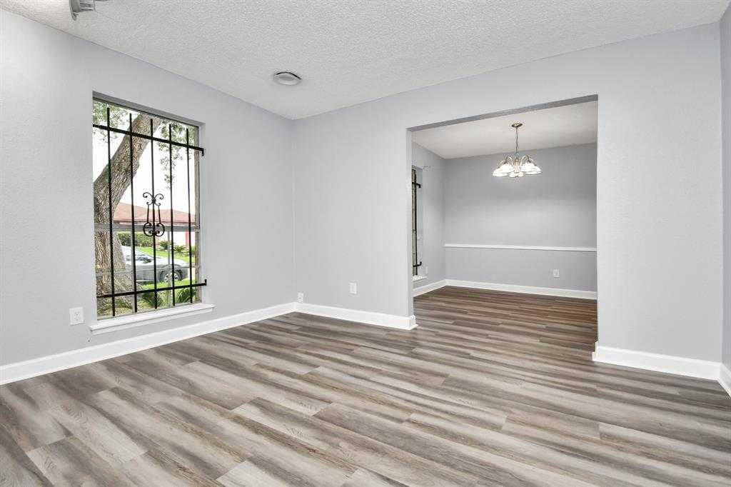 photo 3: 12719 Greenshire Drive, Houston TX 77048