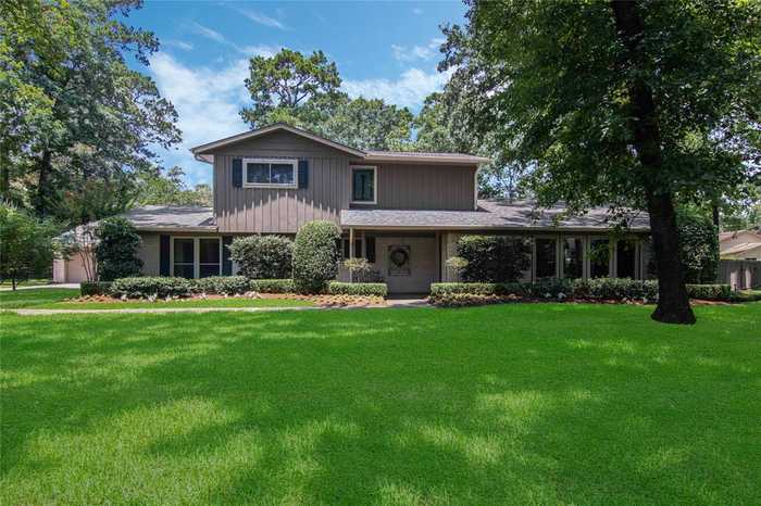 photo 1: 1431 Magnolia Lane, Kingwood TX 77339