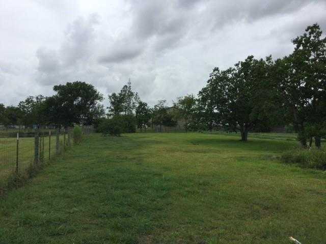 photo 2: 118 Leisure Lane, Alvin TX 77511