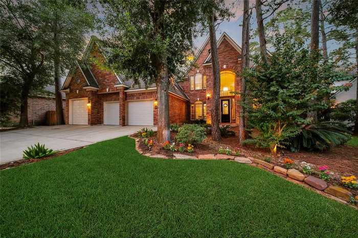 photo 1: 10 Betony Place, The Woodlands TX 77382