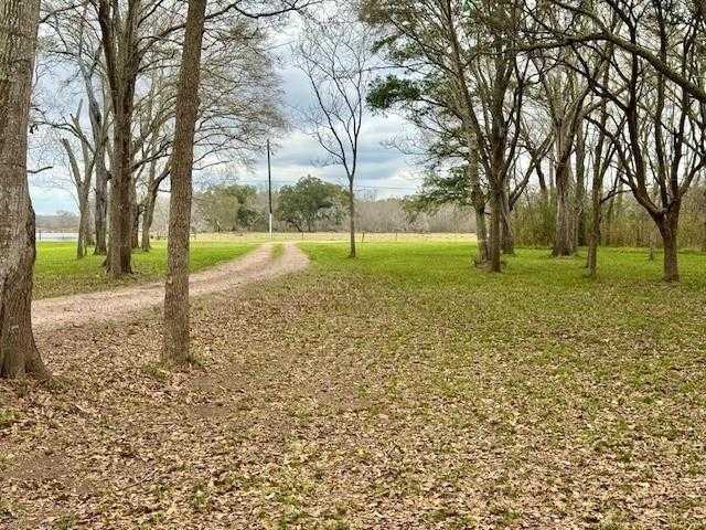 photo 2: 327 County Road 735, Angleton TX 77515