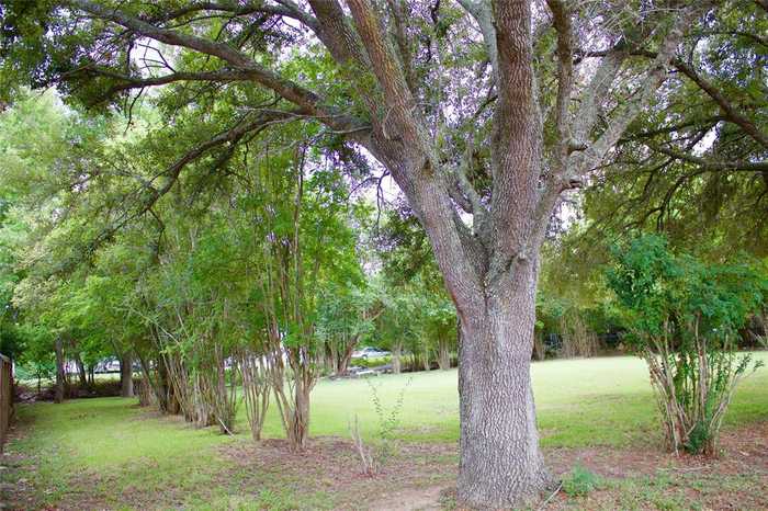 photo 2: Loma Vista Avenue, Houston TX 77085