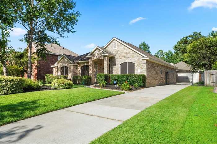 photo 1: 6 W Prairie Dawn Circle, The Woodlands TX 77385