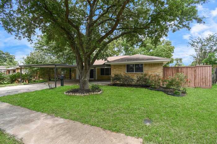 photo 1: 802 Mockingbird Lane, Pasadena TX 77502