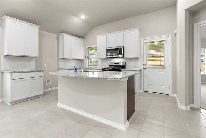 photo 2: 31045 Regal Elm Lane, Spring TX 77385