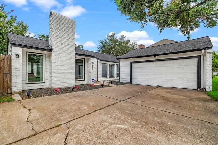 photo 2: 910 Oxborough Drive, Katy TX 77450