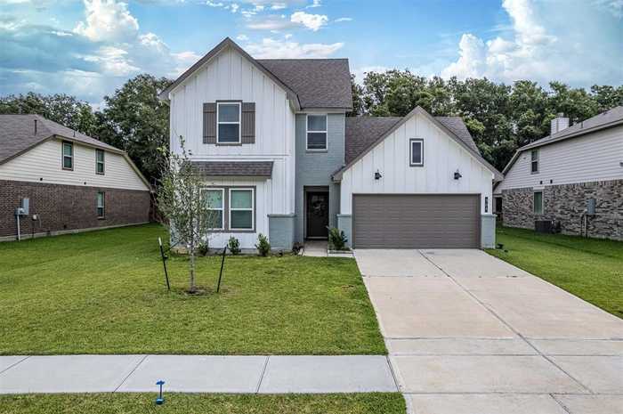 photo 2: 305 Lakeway Circle, Anahuac TX 77514