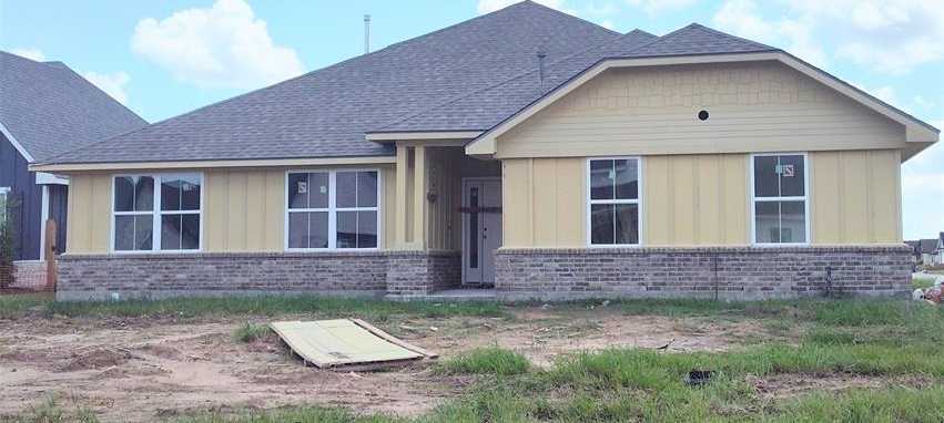 photo 1: 18 Greystone Court, Angleton TX 77515