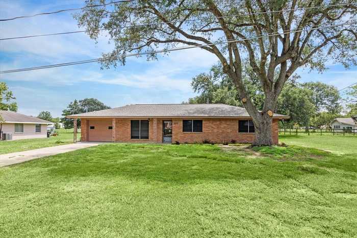 photo 1: 520 Darlene Lane, Wallis TX 77485