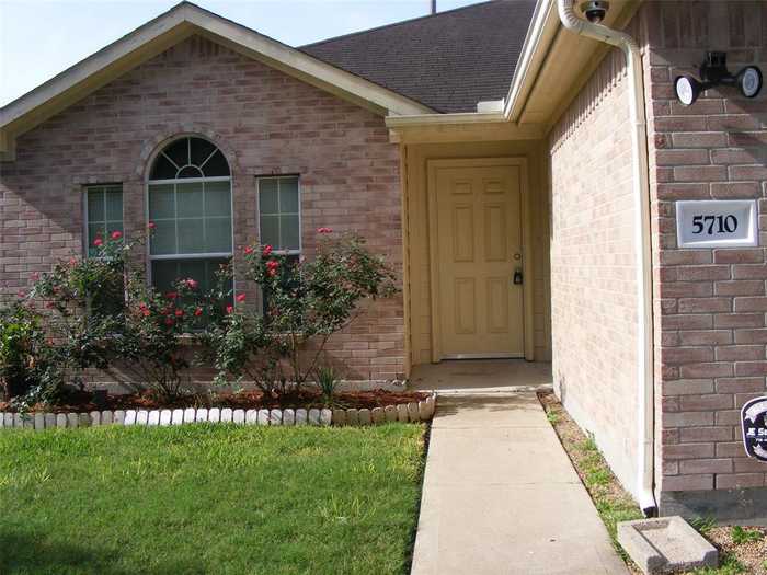 photo 2: 5710 Abundant Life Lane, Houston TX 77048