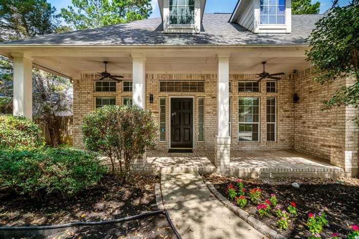 photo 2: 10 S Rambling Ridge Place, The Woodlands TX 77385