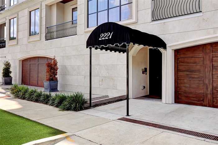 photo 2: 2221 Welch Street Unit 302, Houston TX 77019