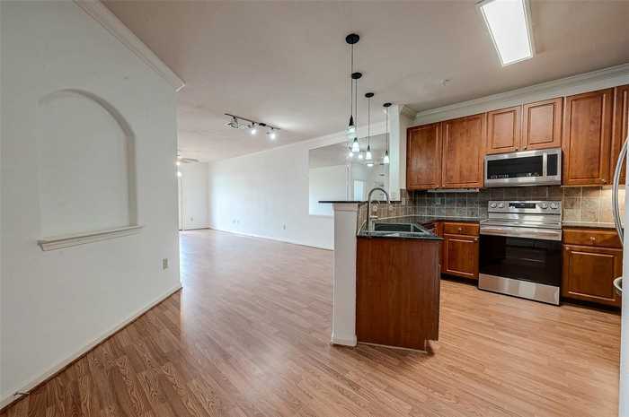 photo 1: 1711 Old Spanish Trail Unit 431, Houston TX 77054