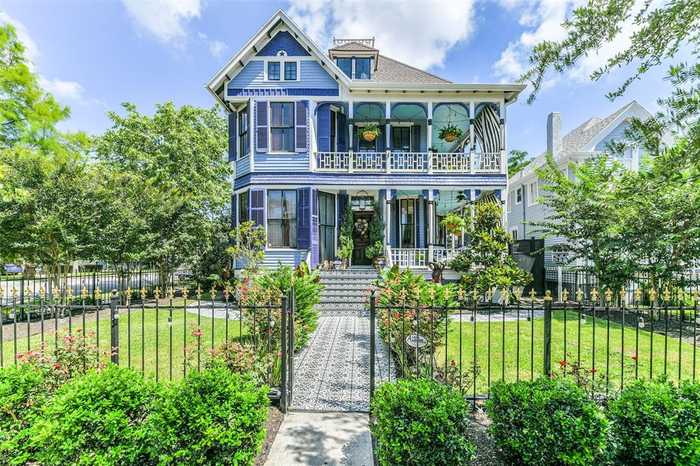 photo 2: 1126 Church Street, Galveston TX 77550