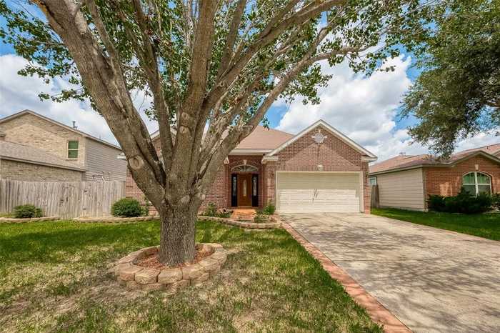 photo 1: 3322 Strong Winds Drive, Houston TX 77014