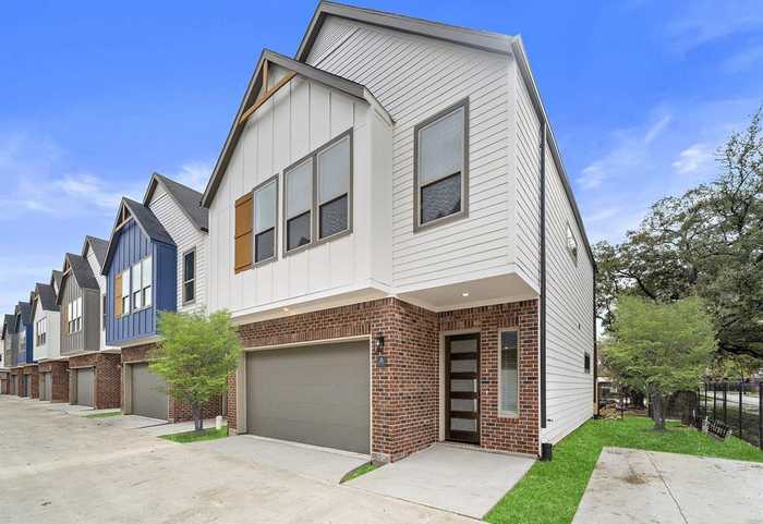 photo 1: 2200 Marnel Road Unit B, Houston TX 77055