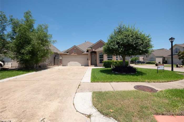 photo 2: 13202 Albelia Meadows Drive, Houston TX 77083