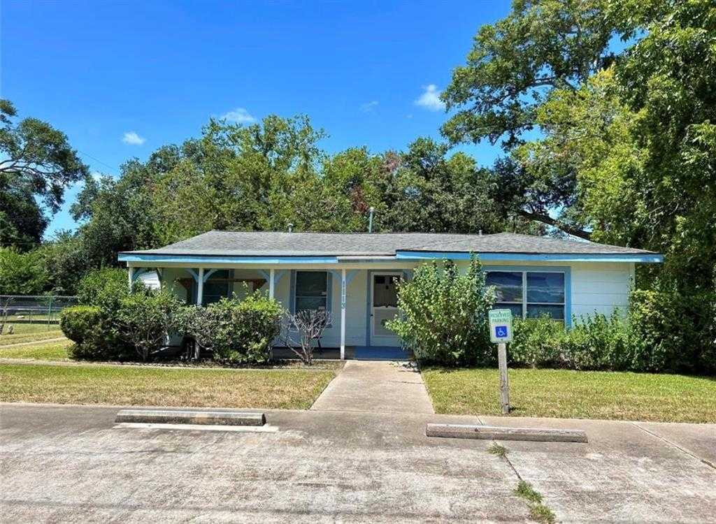 photo 2: 1113 E Cedar Street, Angleton TX 77515