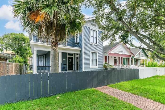 photo 1: 2422 Avenue M, Galveston TX 77550