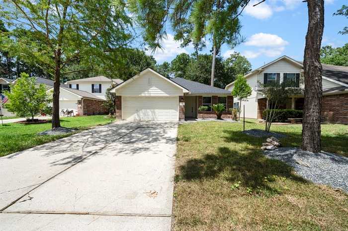 photo 1: 15 Thicket Grove Place, Conroe TX 77385