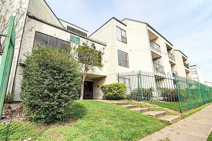 photo 1: 2818 S Bartell Drive Unit 312, Houston TX 77054