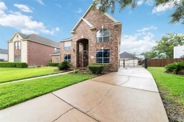 photo 2: 15419 Montesa Drive, Houston TX 77083