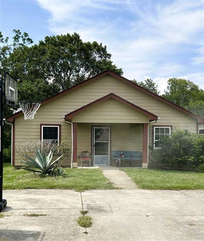 photo 2: 1307 Work Street, Anahuac TX 77514