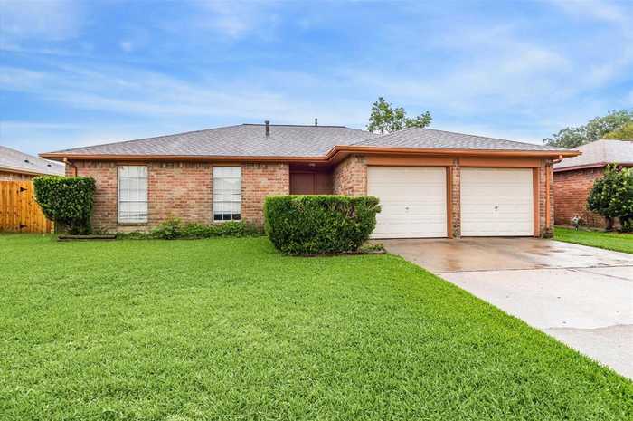 photo 1: 4158 Bermuda Drive, Pasadena TX 77503