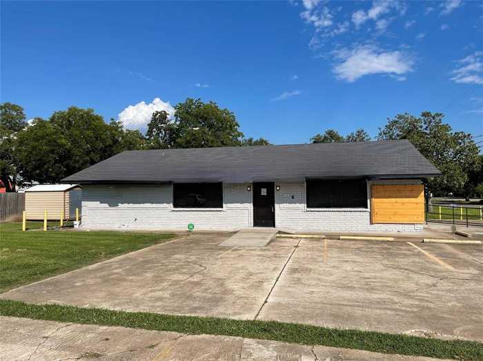 photo 1: 214 W Ahldag Street, Wharton TX 77488