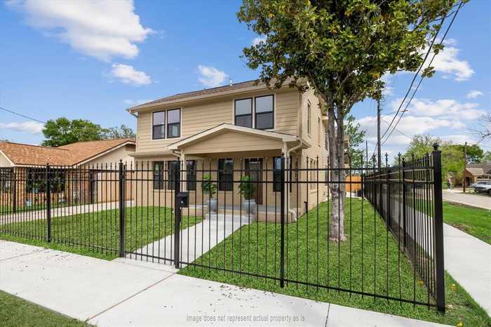 photo 1: 1313 Pearson Street, Houston TX 77023