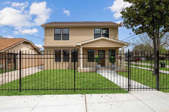 photo 2: 1313 Pearson Street, Houston TX 77023