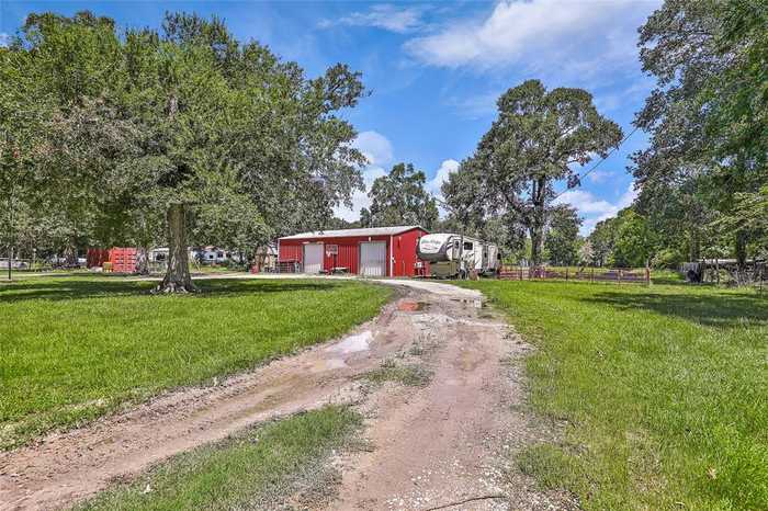 photo 2: 749 County Road 6479, Dayton TX 77535