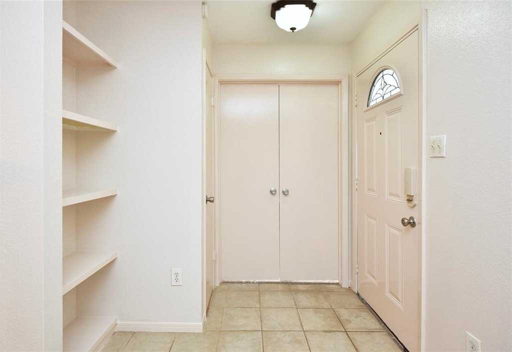 photo 3: 2626 Holly Hall Street Unit 606, Houston TX 77054