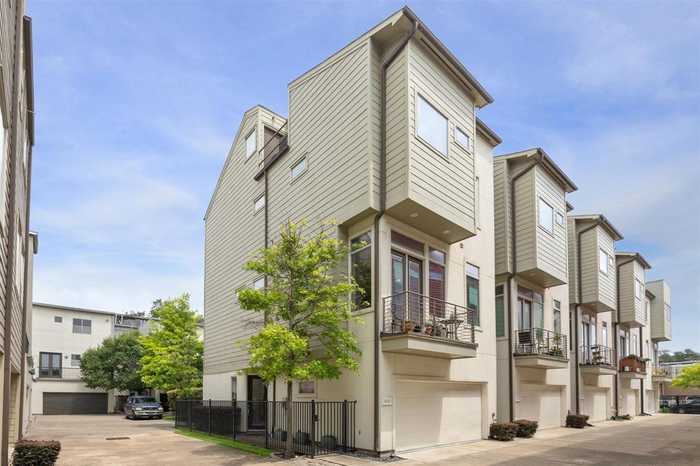 photo 1: 1630 Dennis Street, Houston TX 77004