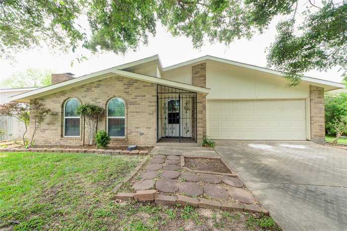 photo 1: 7330 La Mesa Drive, Houston TX 77083