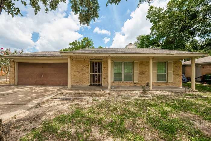 photo 1: 954 W Bertrand Street, Houston TX 77088