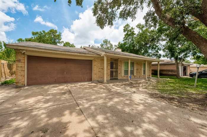 photo 2: 954 W Bertrand Street, Houston TX 77088