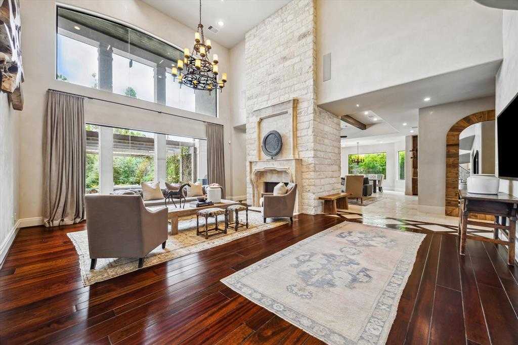 photo 2: 4 Spring Hollow Street, Houston TX 77024