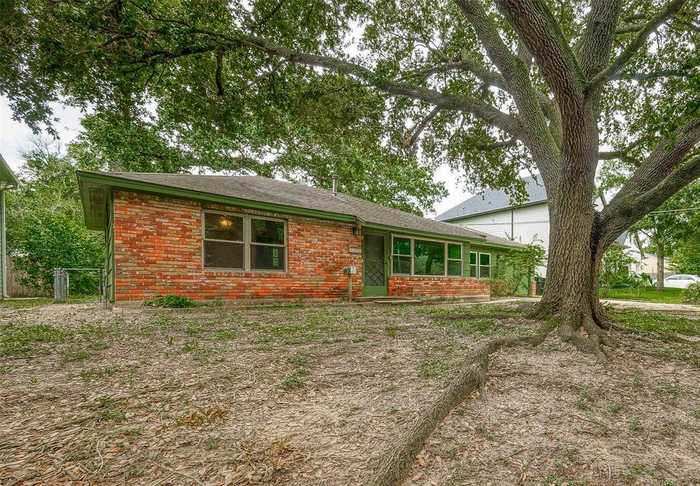 photo 2: 1405 Confederate Road, Houston TX 77055