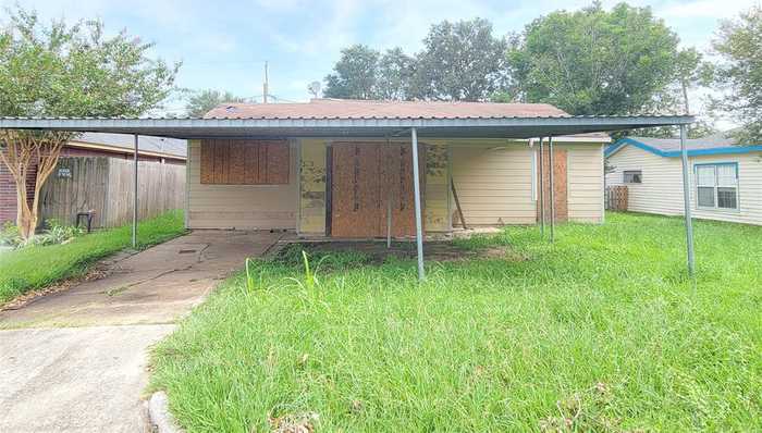 photo 1: 1302 Comal Avenue, Pasadena TX 77506