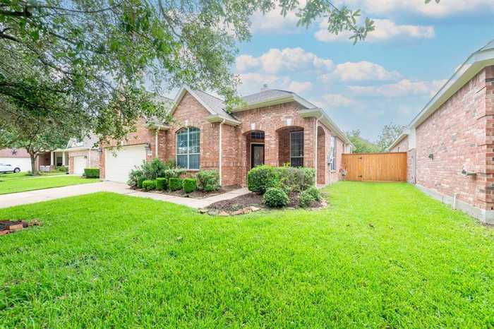 photo 2: 5211 Valley Bluff Lane, Katy TX 77494