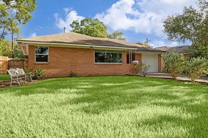 photo 1: 4509 Benning Drive, Houston TX 77035