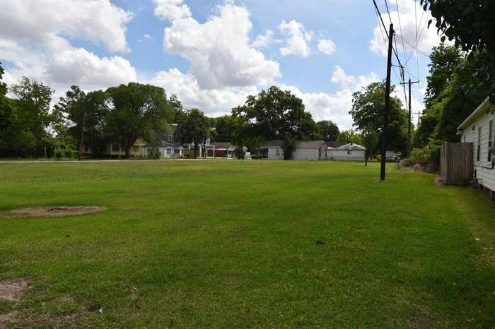 photo 1: 310 E 35th Street, Houston TX 77018