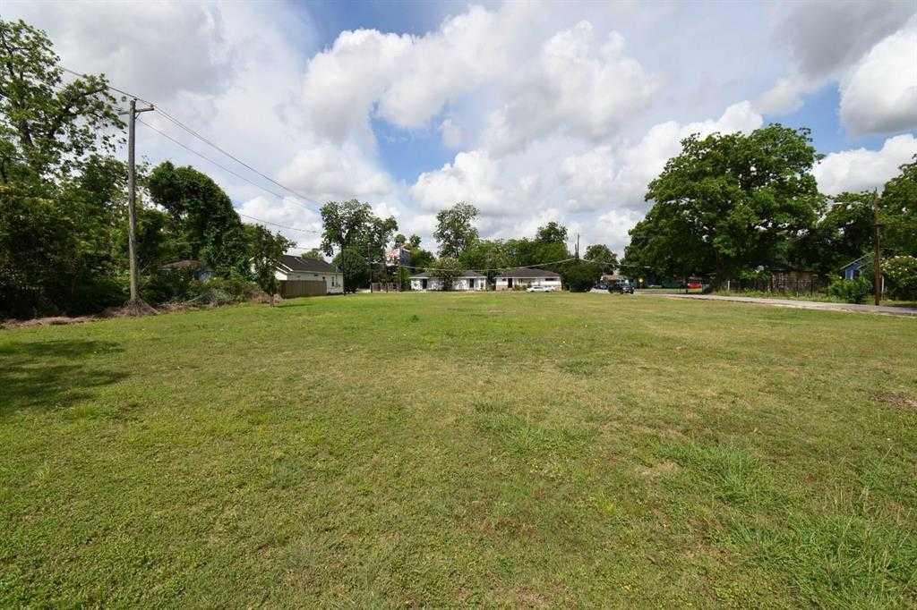 photo 2: 310 E 35th Street, Houston TX 77018