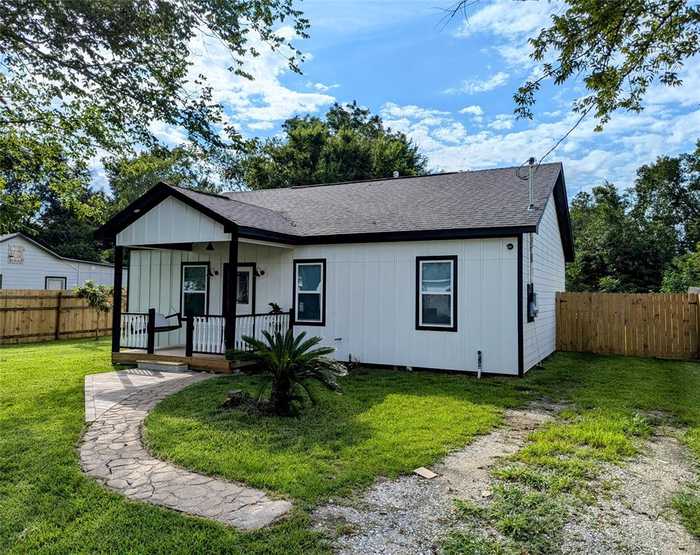 photo 2: 608 Kerr Street, Dayton TX 77535