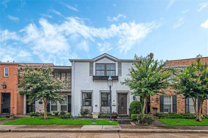 photo 1: 655 N Post Oak Lane Unit 655, Houston TX 77024