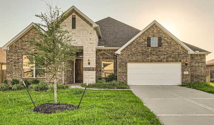 photo 1: 13514 Red Bloom Circle, Mont Belvieu TX 77535