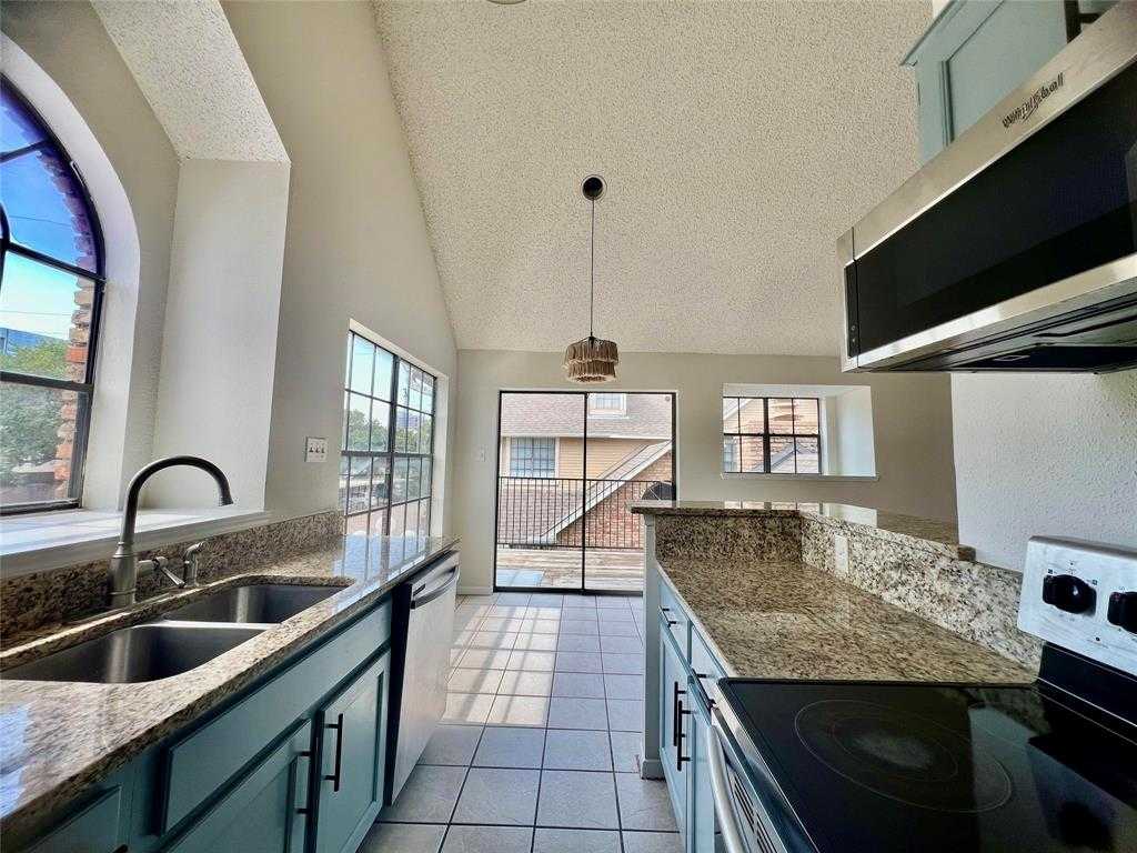 photo 1: 2300 Old Spanish Trail Unit 2033, Houston TX 77054